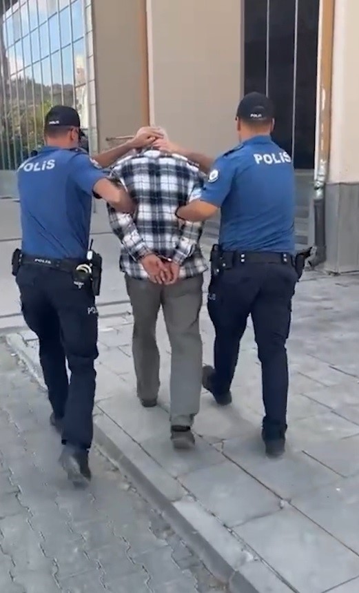 TRAFİKTEKİ TARTIŞMADA KIZ ARKADAŞINI DARBEDEN SÜRÜCÜYÜ TAKİP EDİP DÖVDÜ GÖZALTINA ALINAN 2 ŞÜPHELİ HAKKINDA ADLİ İŞLEM BAŞLATILDI